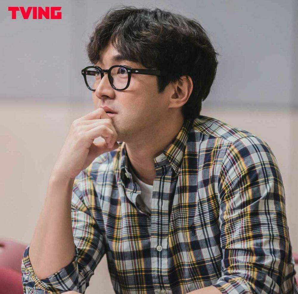 Choi Si Won di drama Work Later, Drink Now (instagram.com/tving.official)