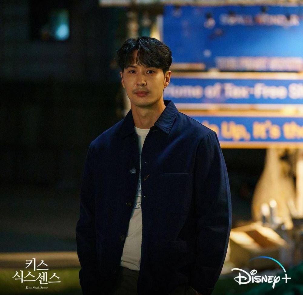 Kim Ji Suk di drama Kiss Sixth Sense (instagram.com/disneypluskr)