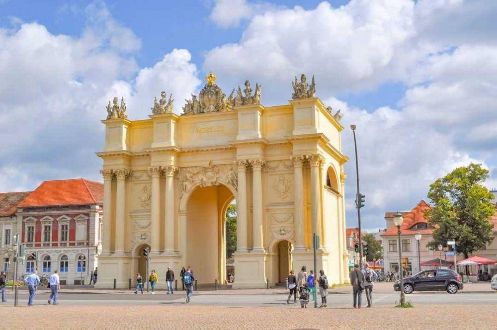 Brandenburg Gate (instagram.com/historicgermany)