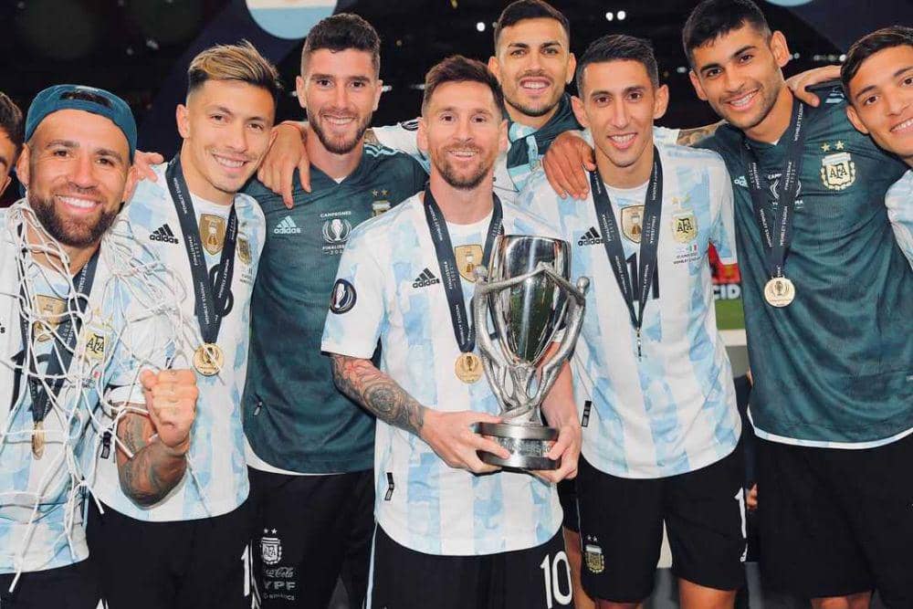 Messi dan rekan satu tim (instagram.com/@angeldimariajm)