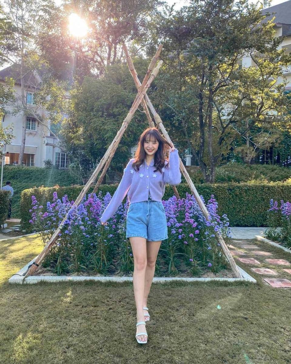 9outfit Jan Ployshompoo (instagram.com/janhae)