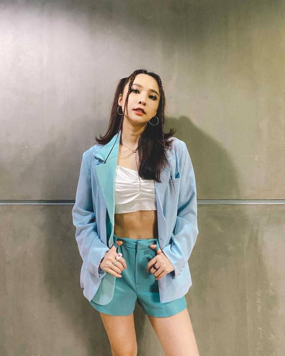 outfit Jan Ployshompoo (instagram.com/janhae)