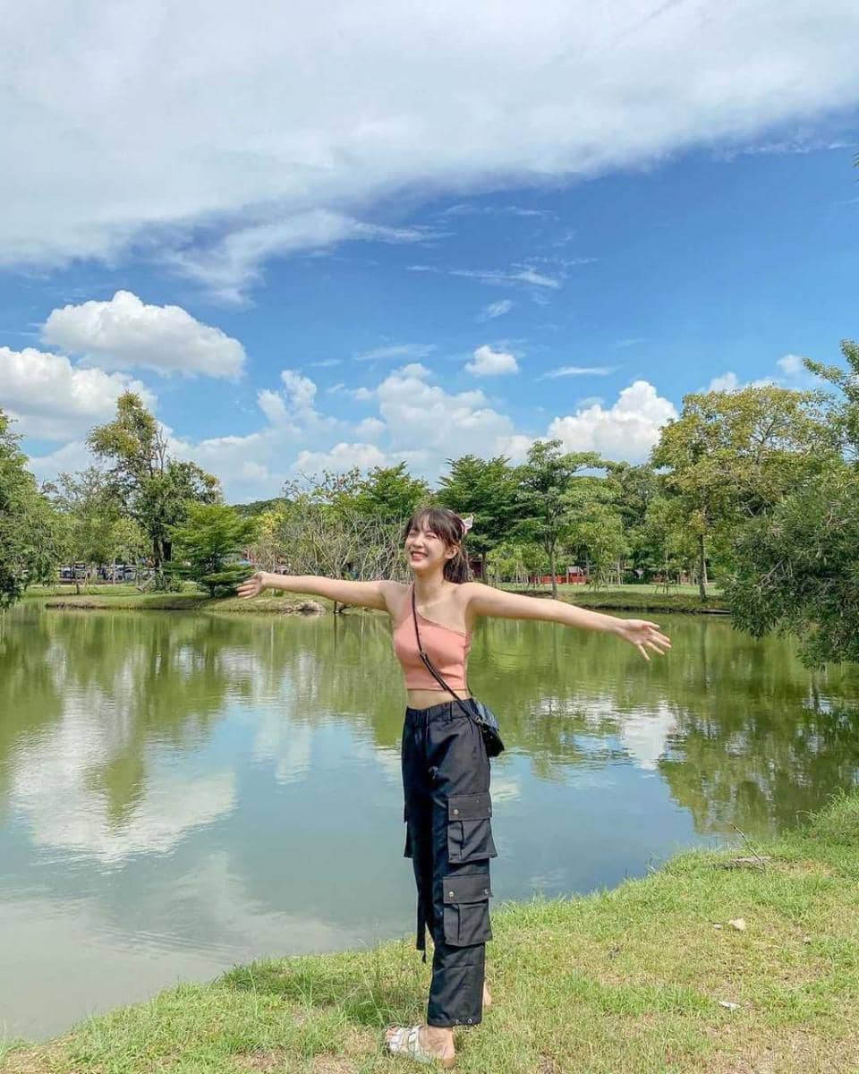 outfit Jan Ployshompoo (instagram.com/janhae)