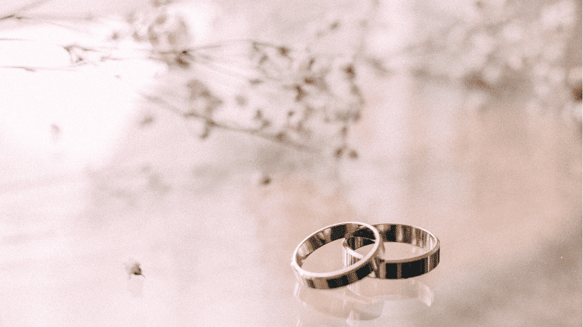 ilustrasi dua cincin (freestocks.org/Joanna Malinowska)