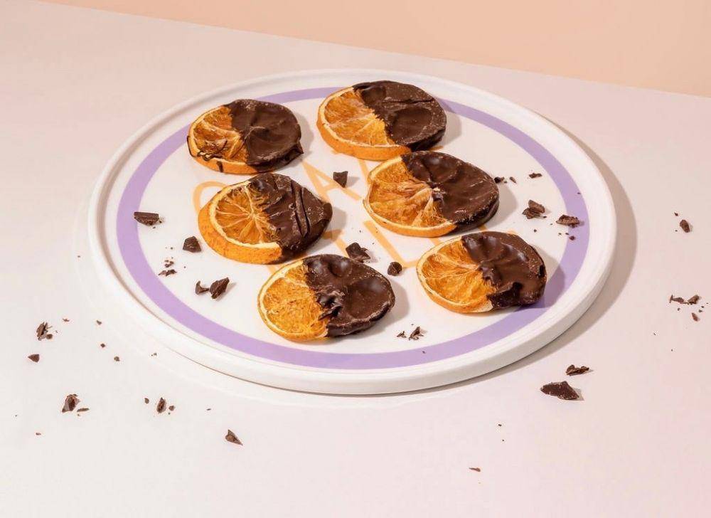 buah jeruk kering dengan ganache cokelat (instagram.com/goodlifemarketaus)