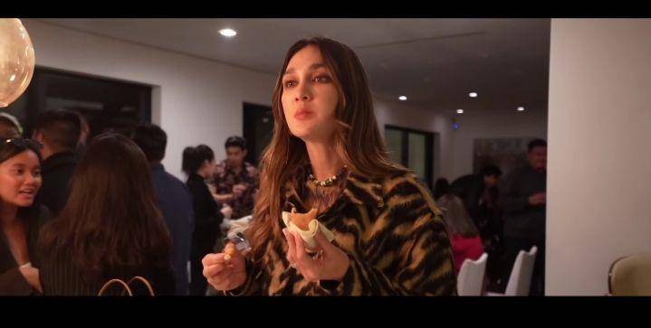 potret Luna Maya di Los Angeles (youtube.com/Luna Maya)
