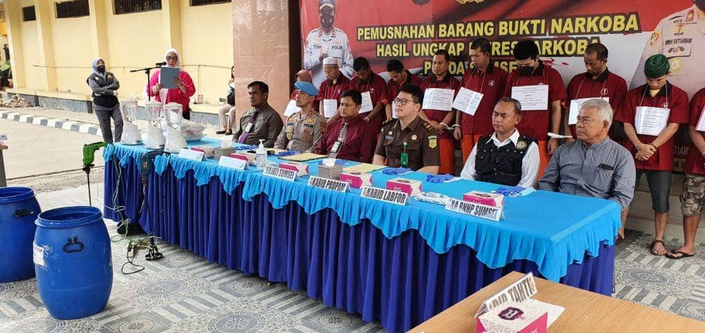 Pemusnahan barang bukti sitaan narkotika bulan April oleh Polda Sumsel (IDN Times/istimewa)