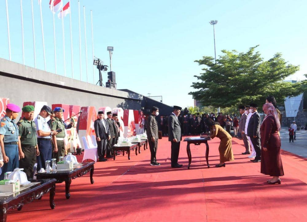 Wali Kota Makassar melantik ratusan pejabat di Anjungan Pantai Losari, Kamis (2/6/2022). Humas Pemkot Makassar