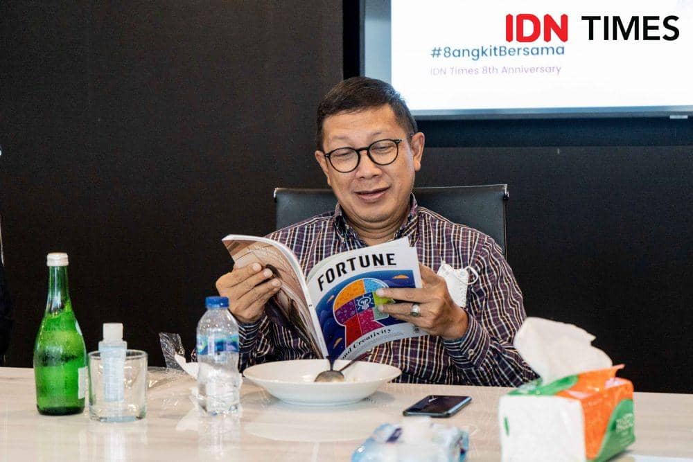 Mantan Menteri Agama, Lukman Hakim Saifuddin berkunjung ke Kantor IDN Media HQ pada Kamis (2/6/2022). (IDN Times/Herka Yanis)