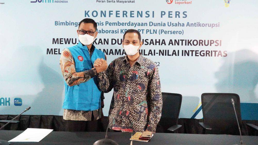 Rompi biru dipamerkan saat KPK mendatangi PLN (dok. KPK)