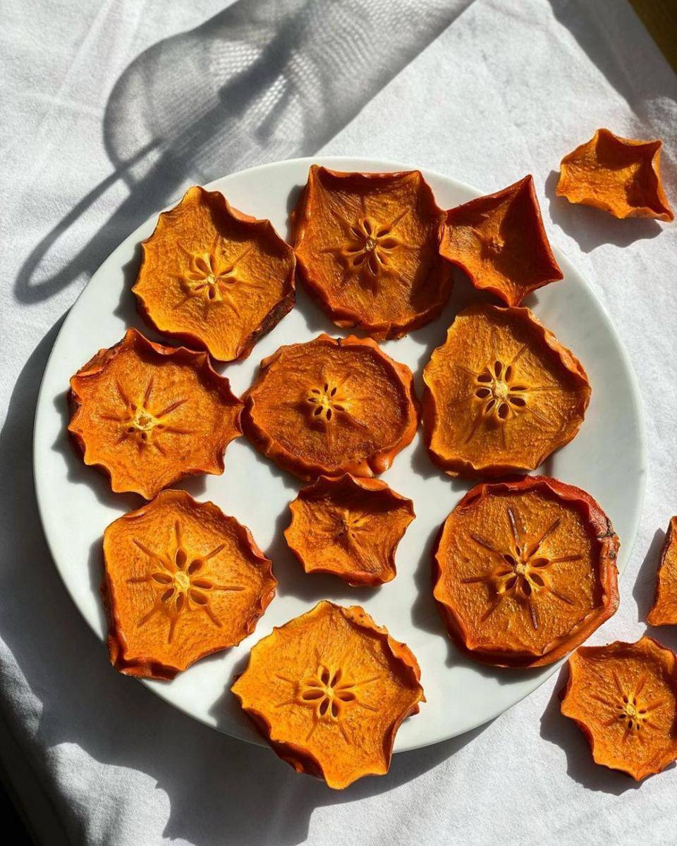 buah persik kering (instagram.com/palmrosetable)