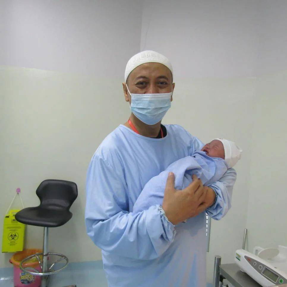 potret persalinan anak kedua Opick dan Bebi Silvana (instagram.com/opick_tomboati)