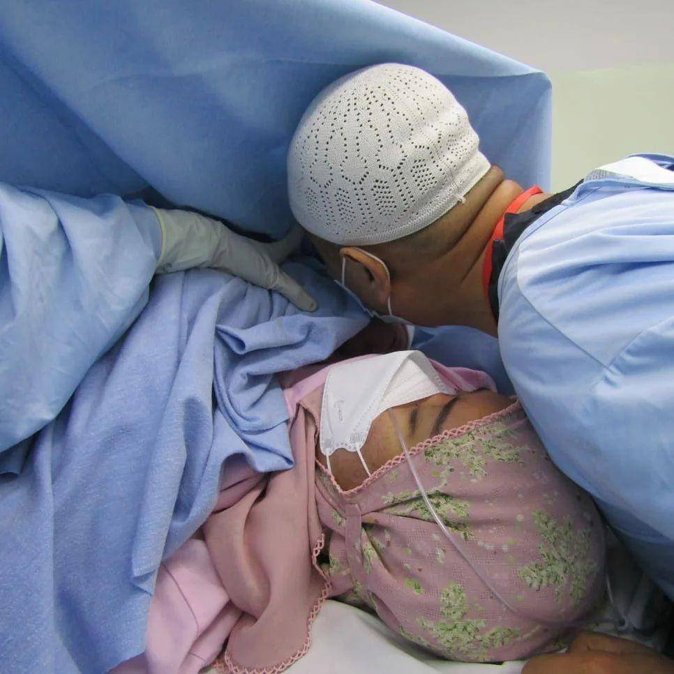 potret persalinan anak kedua Opick dan Bebi Silvana (instagram.com/opick_tomboati)