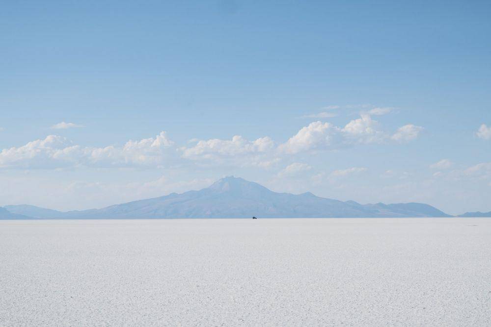 ilustrasi Salar de Uyuni (unsplash.com/Sander Lenaerts)