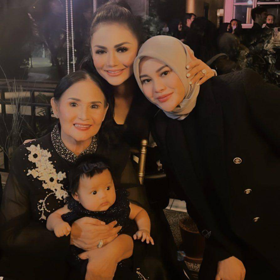 Momen ultah Yuni Shara. (instagram.com/krisdayantilemos)