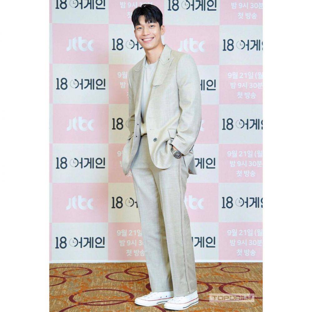 Wi Ha Joon (instagram.com/wi__wi__wi)