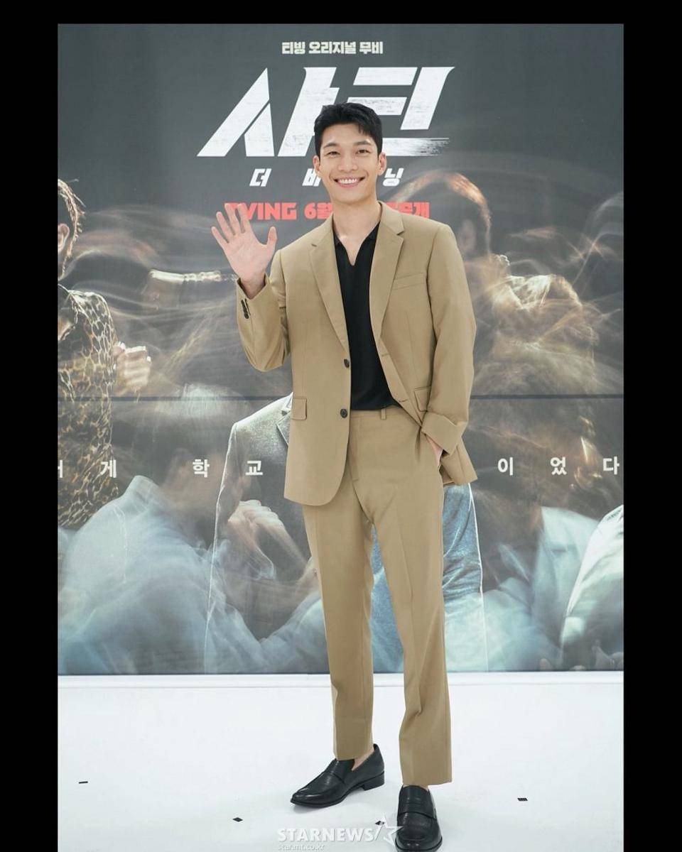 Wi Ha Joon (instagram.com/wi__wi__wi)