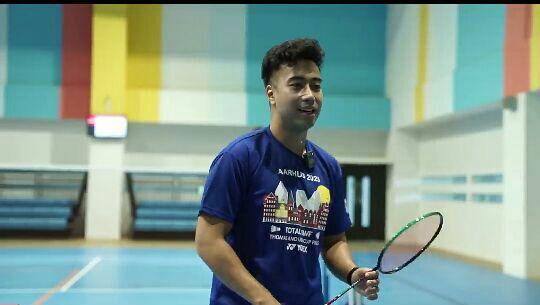 potret Vidi Aldiano berlatih badminton (youtube.com/Vidi Aldiano)