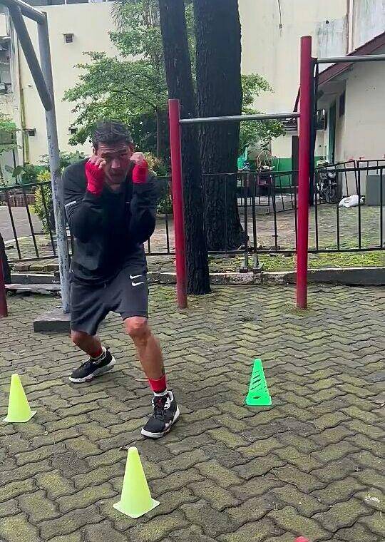 potret Mario Lawalata berlatih tinju (instagram.com/rozten_academy)