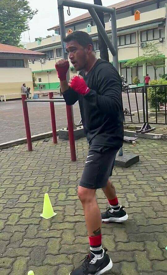 potret Mario Lawalata berlatih tinju (instagram.com/rozten_academy)