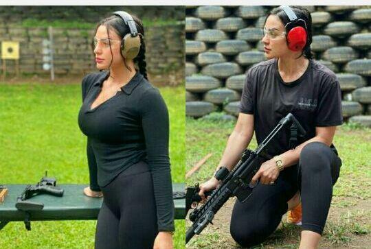 9 Potret Nora Alexandra Berlatih Menembak, Garang Pegang Senjata!