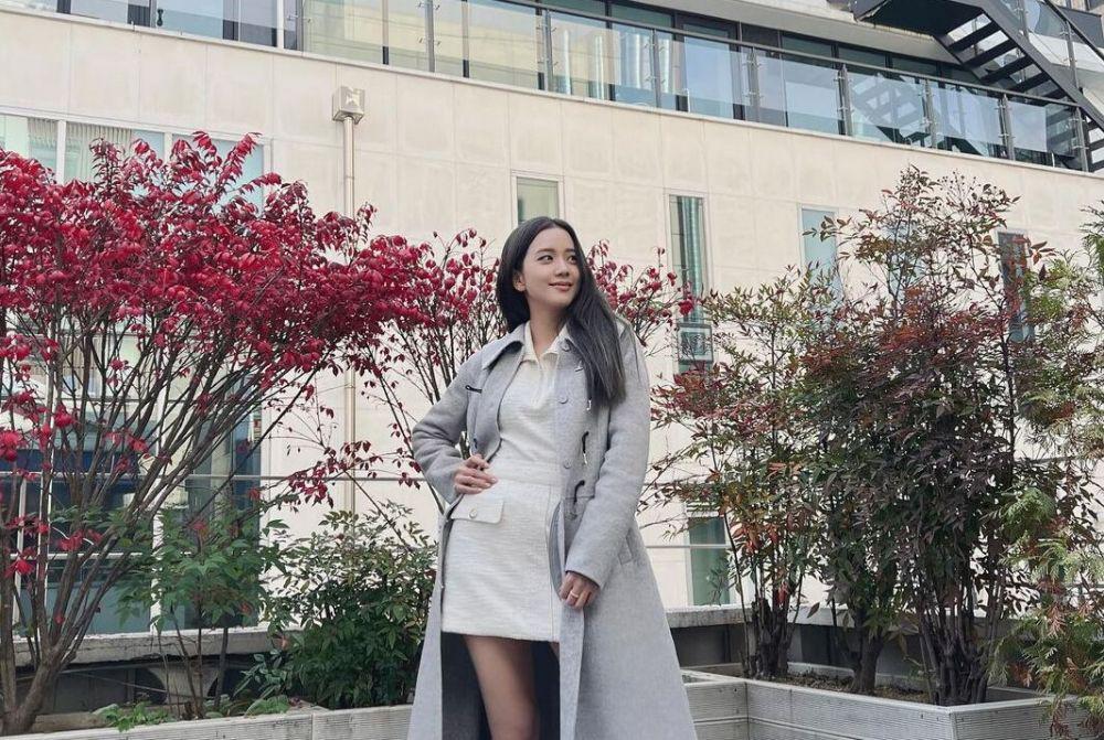 9 Inspirasi Gaya Foto Outdoor Ala Jisoo Blackpink