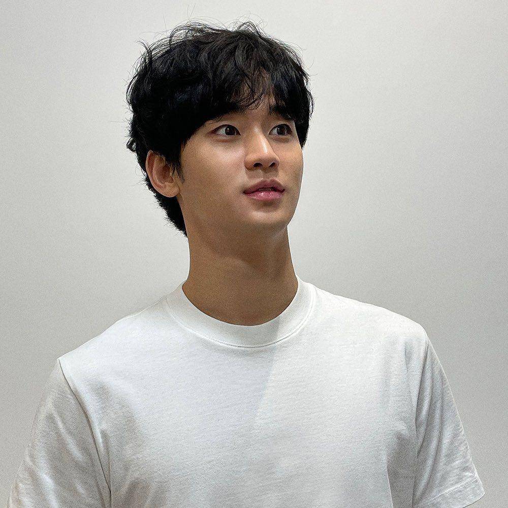 Kim Soo Hyun (instagram.com/soohyun_k216)