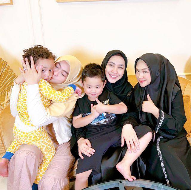 Ria Ricis bersama kakak dan ponakan (instagram.com/dr.shindyputri_)