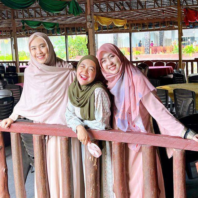 Ria Ricis bersama dua kakak kandungnya (instagram.com/dr.shindyputri_)