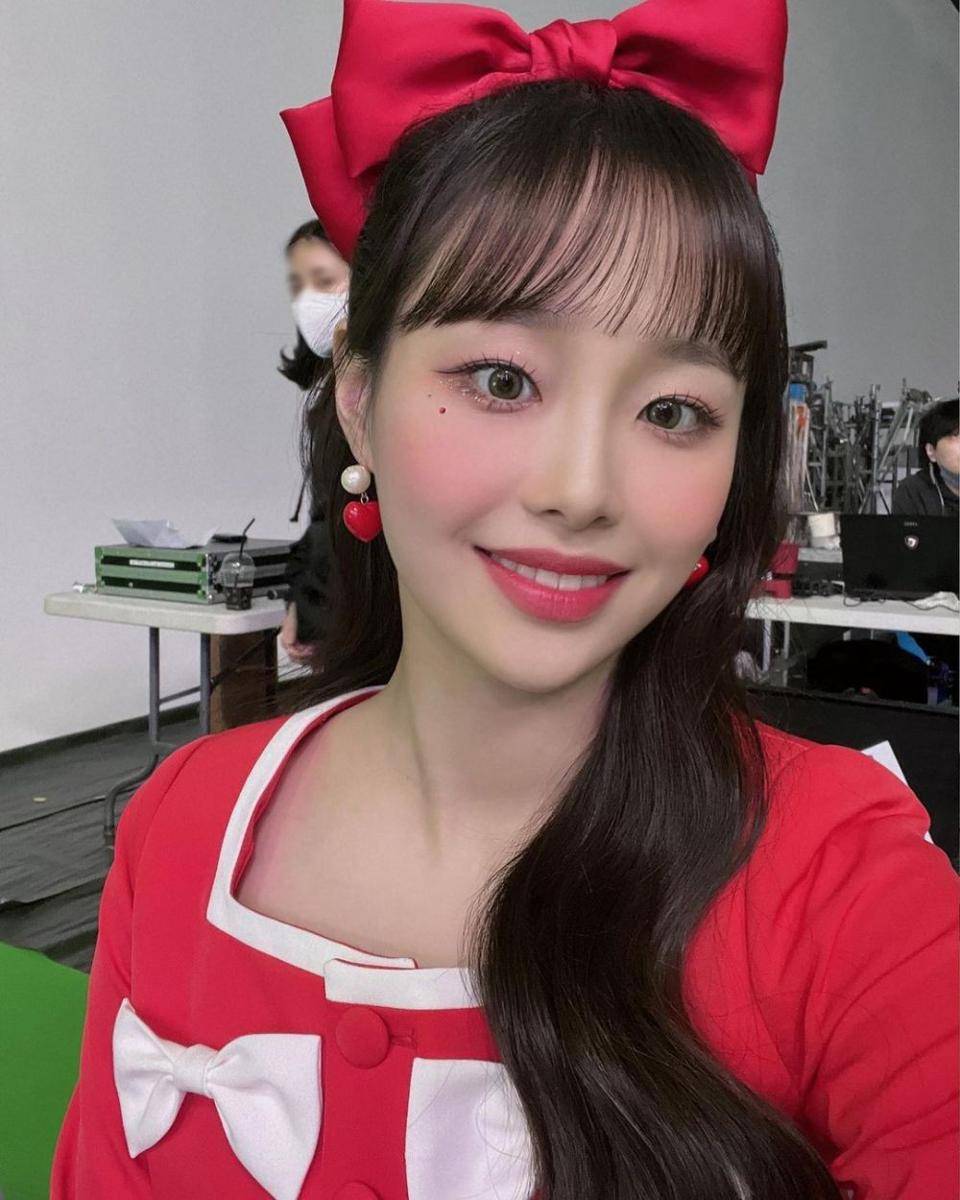 Chuu LOONA (instagram.com/loonatheworld)