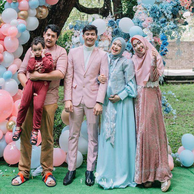 Ria Ricis bersama suami dan keluarga (instagram.com/dr.shindyputri_)
