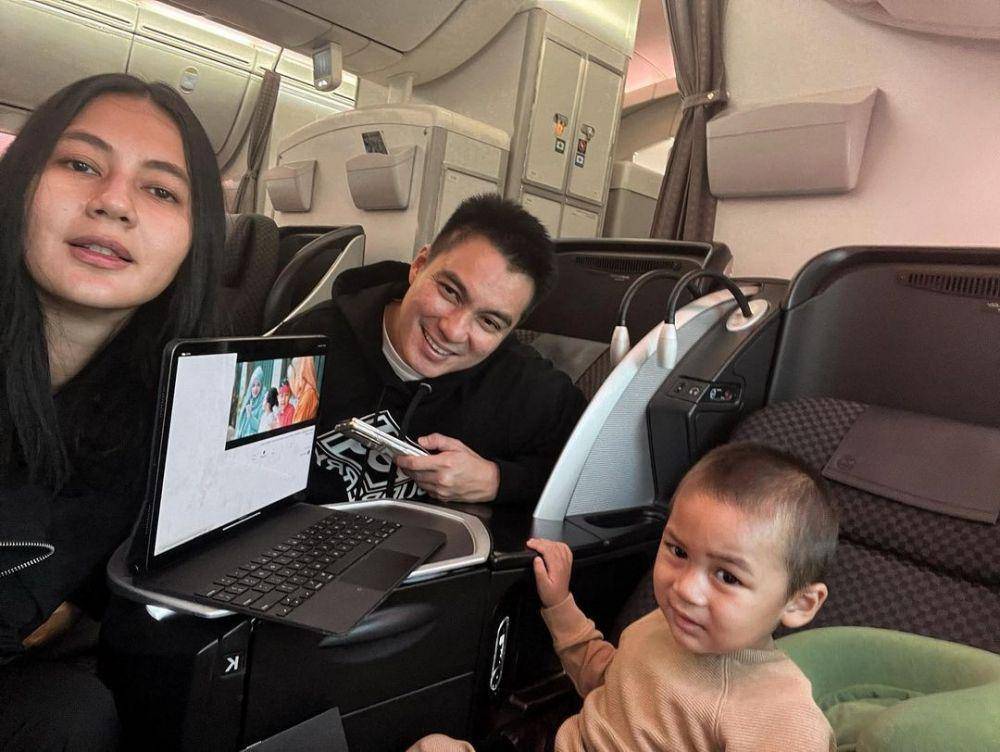 momen perdana Kiano terbang ke luar negeri (instagram.com/paula_verhoeven)