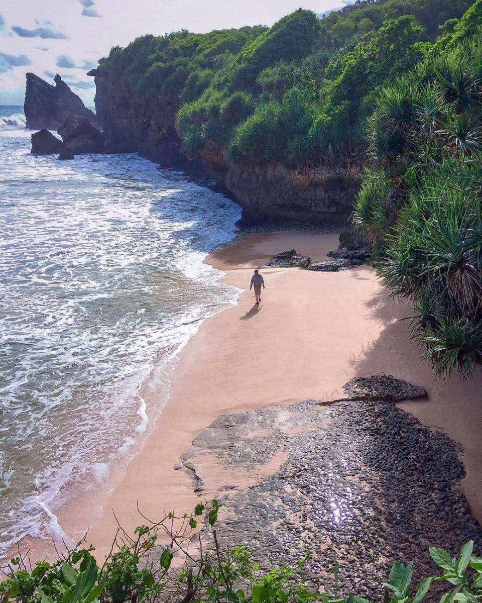 potret Pantai Widodaren (pexels.com/Detra_vianzt)
