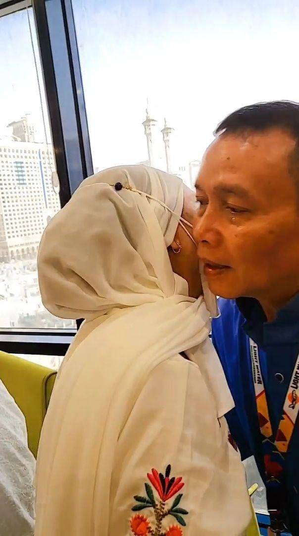 ultah ayah Ayu Ting Ting saat umrah (instagram.com/ayutingting92)