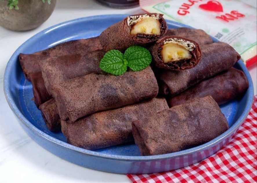 Resep Dadar Gulung Cokelat Isi Pisang Keju, Manisnya Manjakan Lidah!