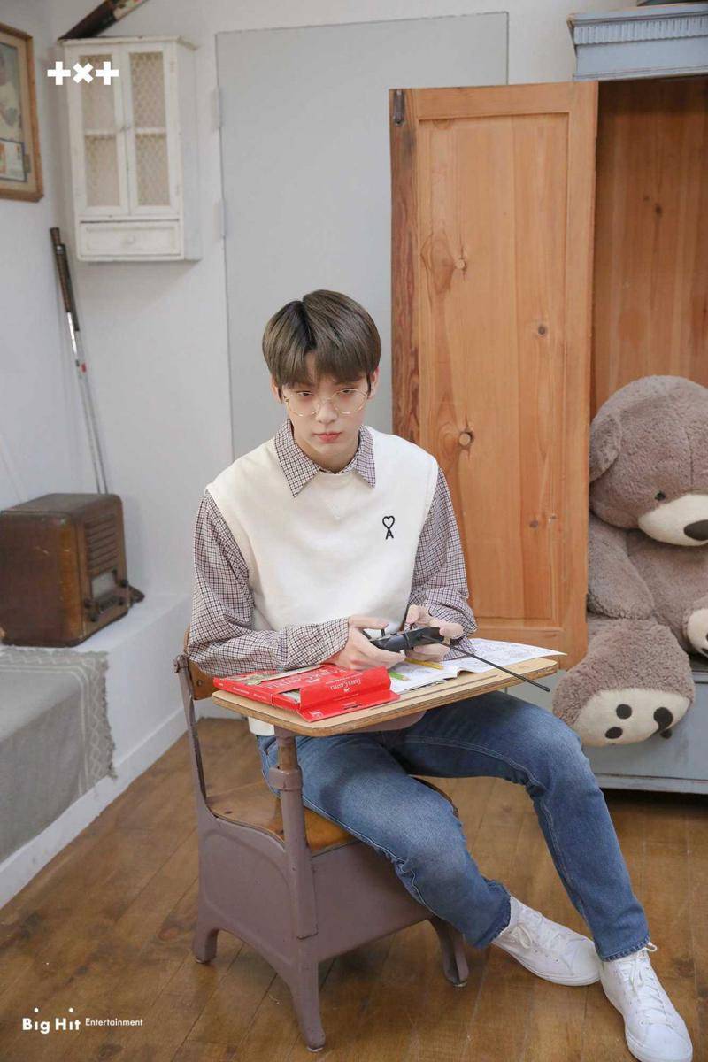 ide outfit ala Soobin TXT (twitter.com/csbpics)