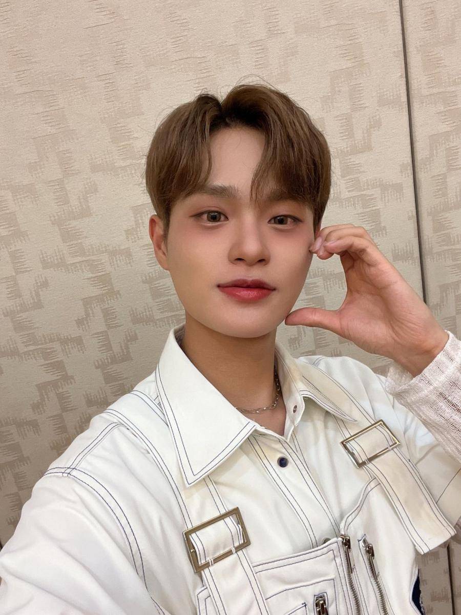 Daehwi AB6IX (twitter.com/AB6IX_MEMBERS)