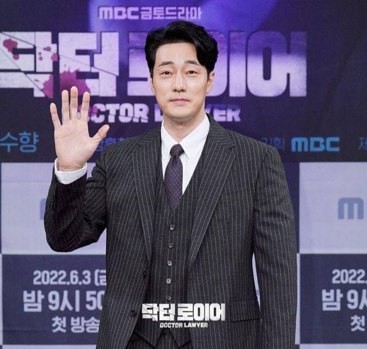 So Ji Sub di press conference drama Doctor Lawyer (instagram.com/mbcdrama_now)