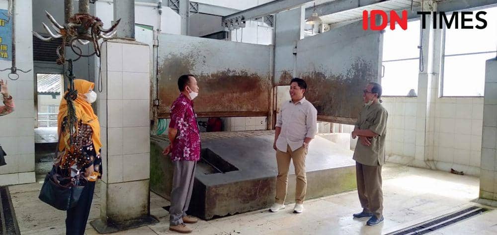 Ketua Komisi B, DPRD Bantul, Wildan Nafis(baju putih).(IDN Times/Daruwaskita)