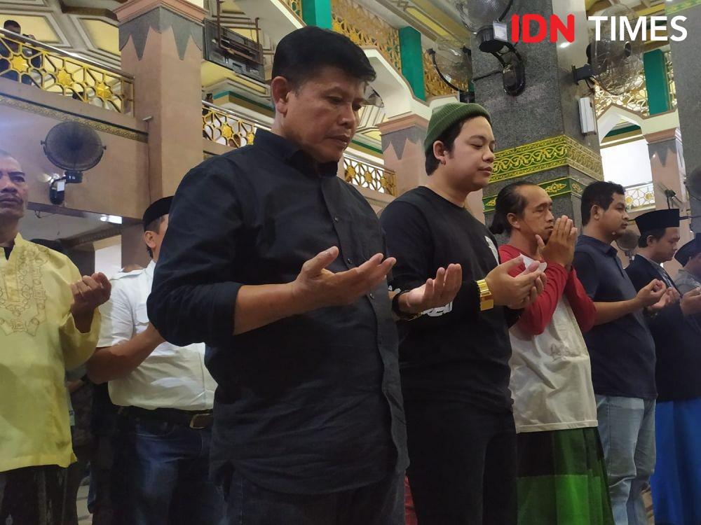 Ribuan Jemaah Masjid At-Taqwa Cirebon Panjatkan Doa Terbaik untuk Eril