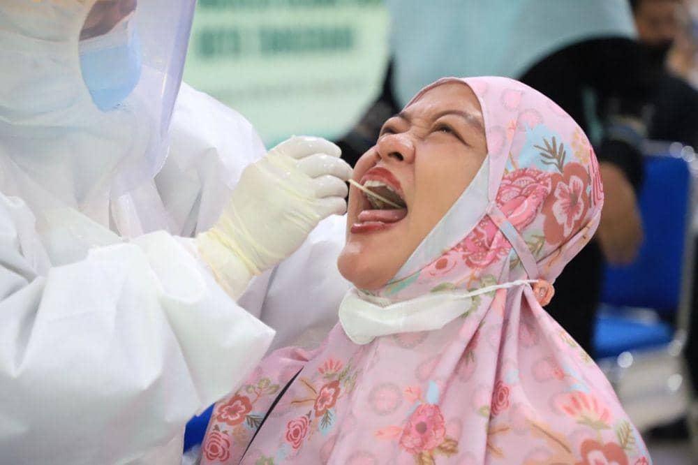Calon haji tes COVID-19 di Tangerang (IDN Times/ Maya Aulia)