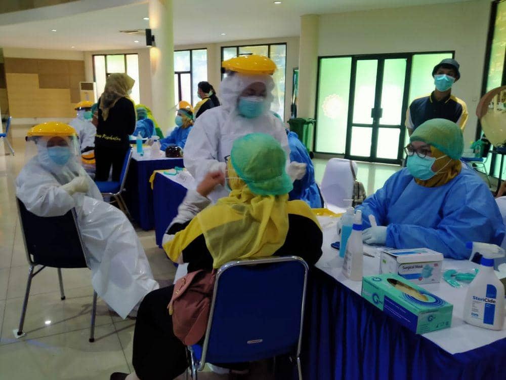 Calon haji tes COVID-19 di Tangerang (IDN Times/ Maya Aulia)