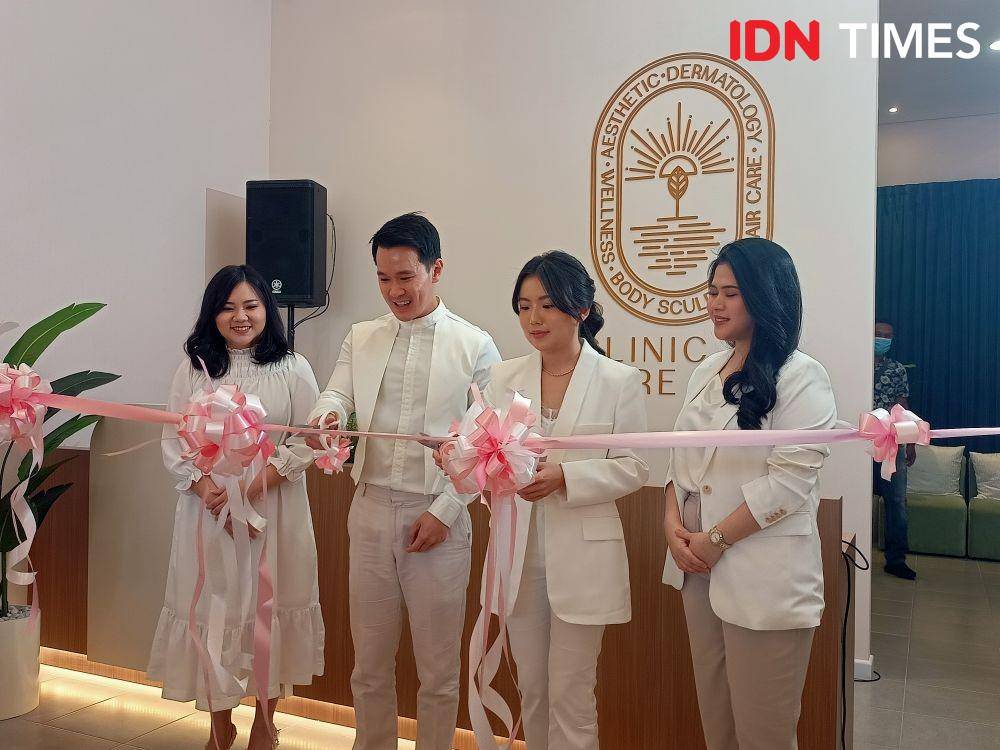 Grand Launching Clinic de Votre Peau di Ruko Mall of Indonesia Blok B No.07. 2 Juni 2022. (IDN Times/M. Tarmizi Murdianto)