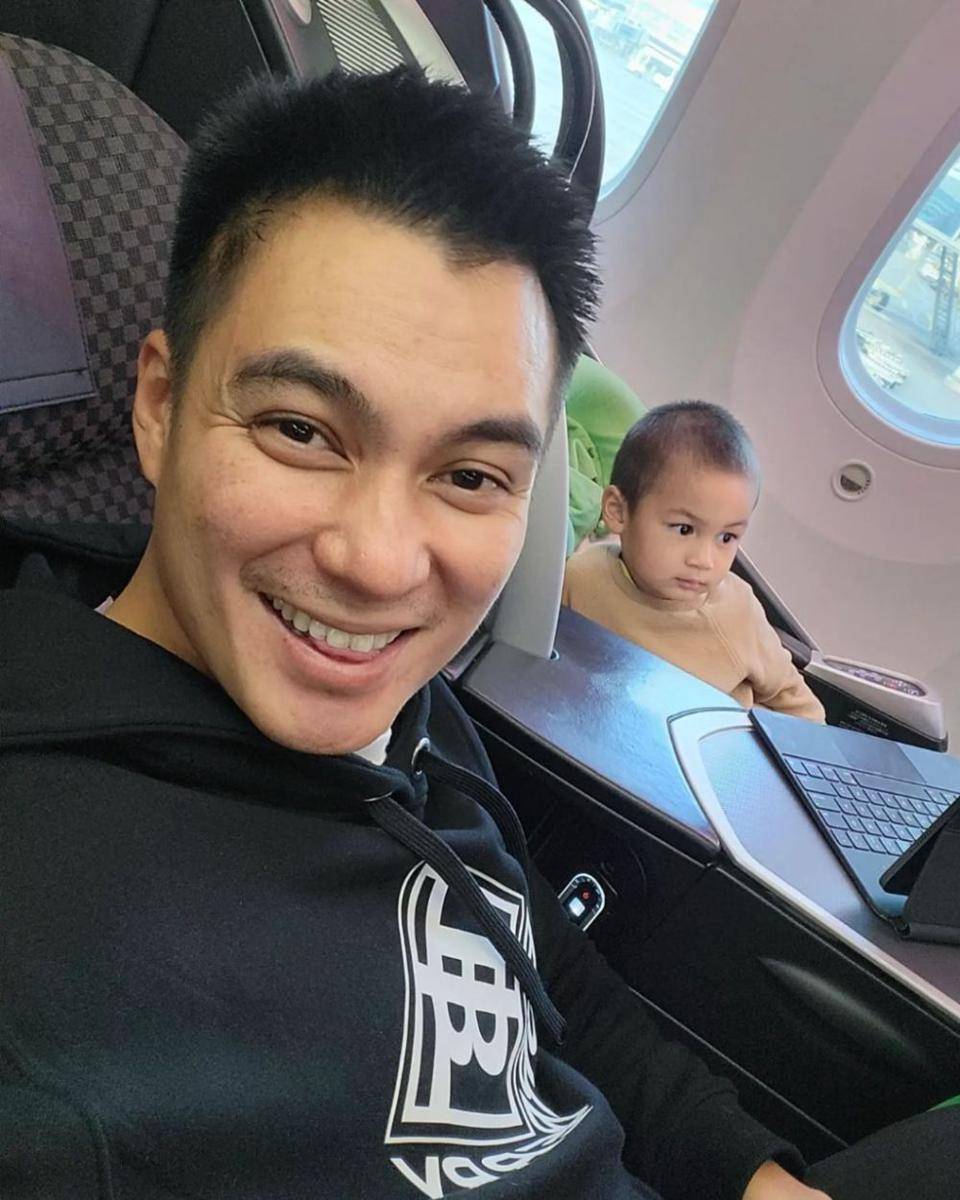 momen perdana Kiano terbang ke luar negeri (instagram.com/baimwong)