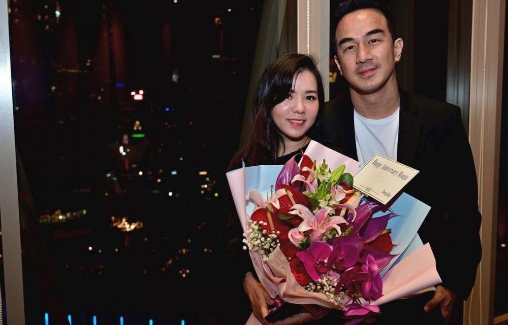 10 Potret Bucin Joe Taslim Bersama Istri, Lengket Bak Prangko!