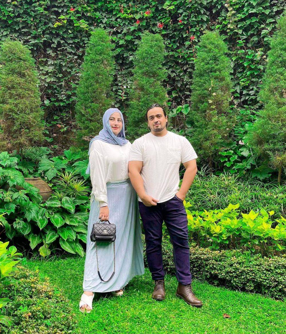 OOTD Couple ala Tasyi Athasyia dan Suami (instagram.com/tasyiiathasyia)