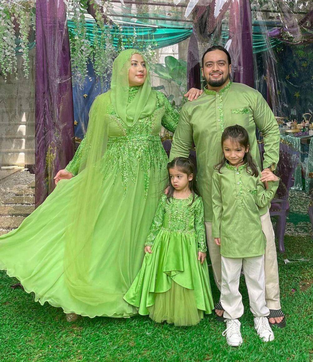 OOTD Couple ala Tasyi Athasyia dan Suami (instagram.com/tasyiiathasyia)