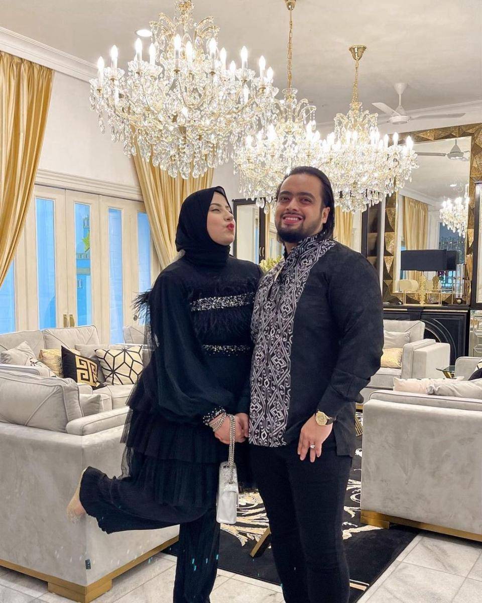 OOTD Couple ala Tasyi Athasyia dan Suami (instagram.com/tasyiiathasyia)