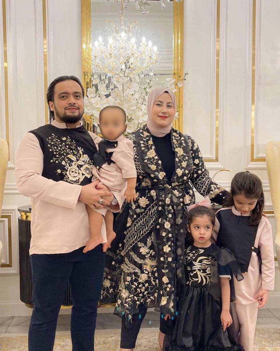 OOTD Couple ala Tasyi Athasyia dan Suami (instagram.com/tasyiiathasyia)