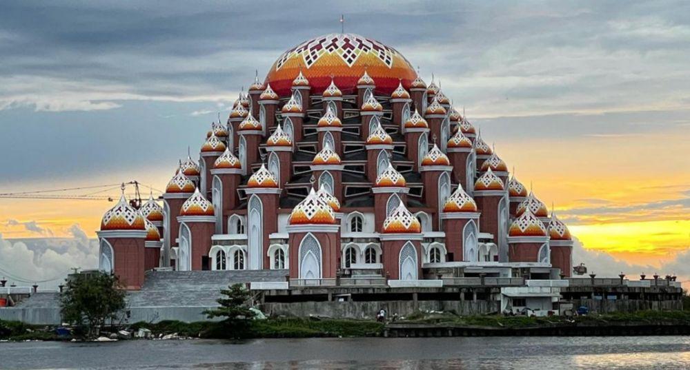 5 Masjid Megah Rancangan Ridwan Kamil, Artistik nan Estetik!